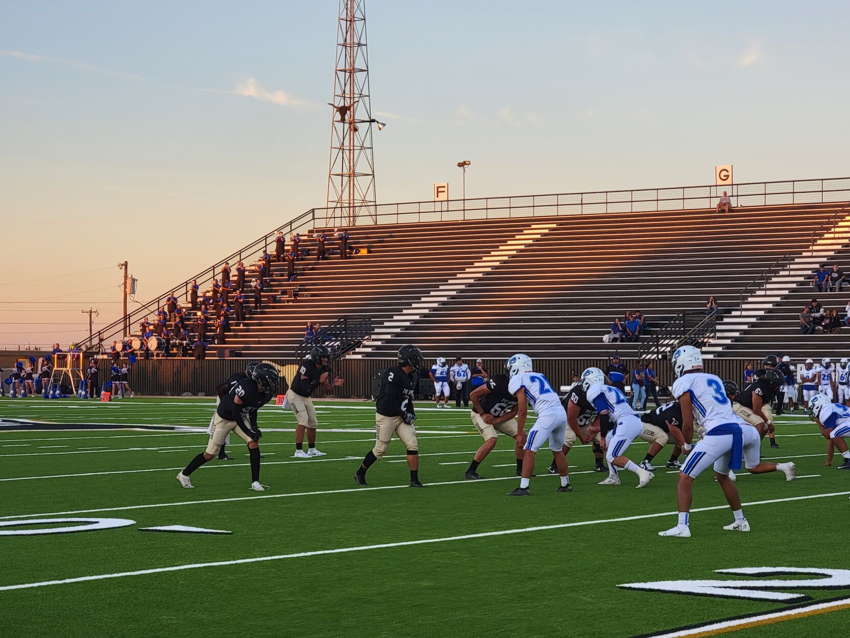 Big Spring Steers lead Clint Lions 13-10 after first quater